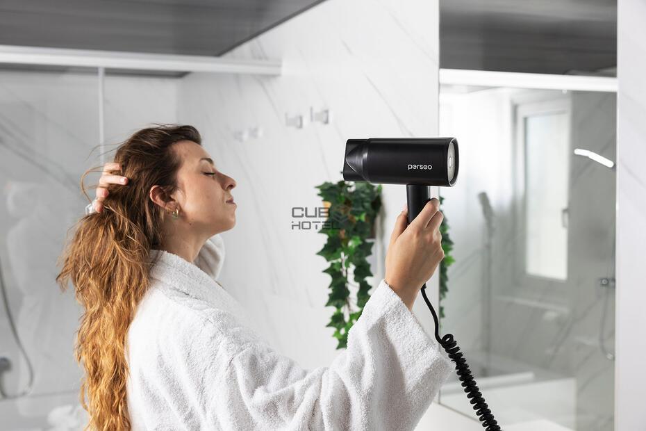 Secador Cabelo Preto de Parede 1600W ZEUS